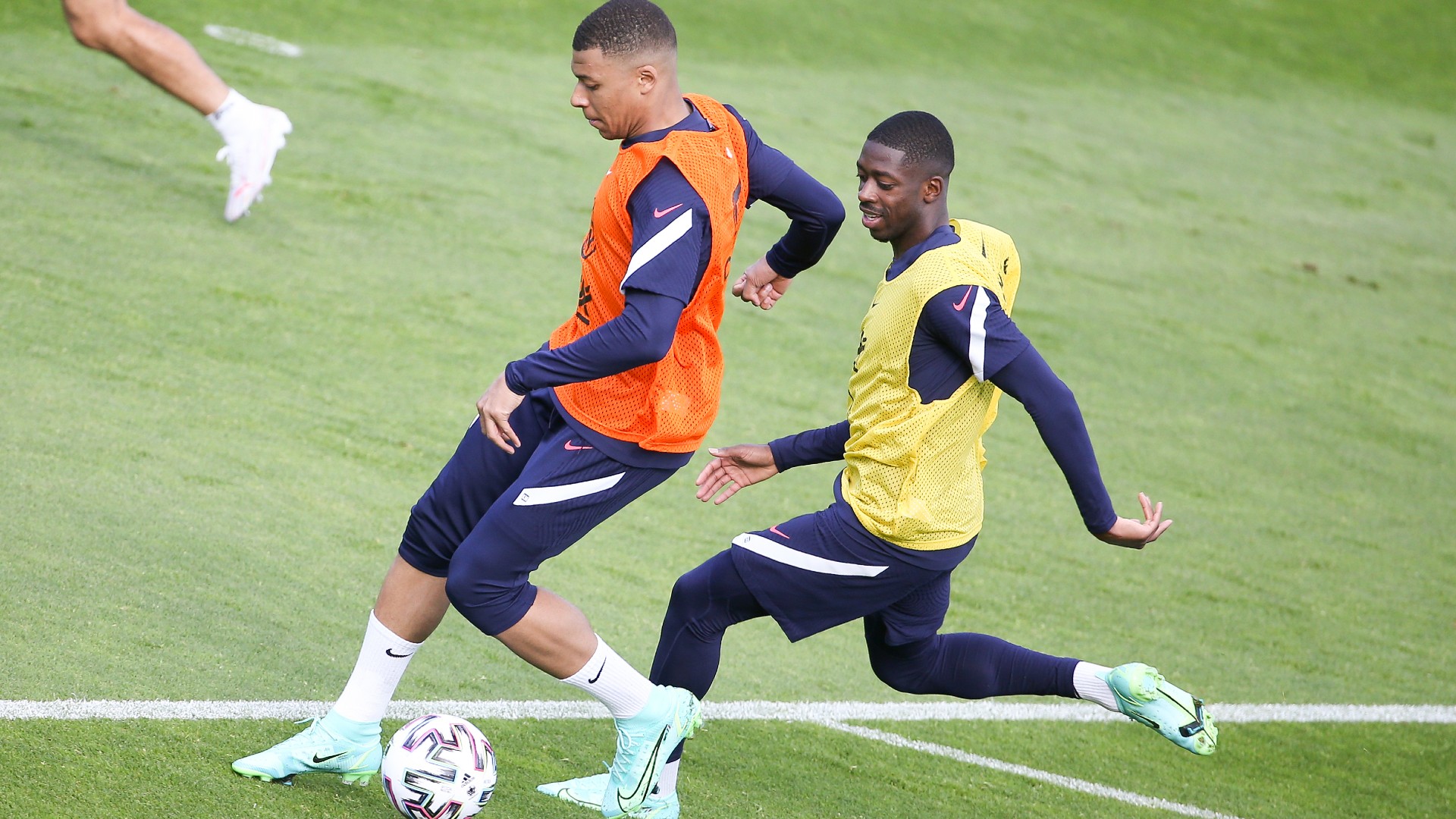 Mbappe and Dembele during the France practice (©John Berry/Getty Images)